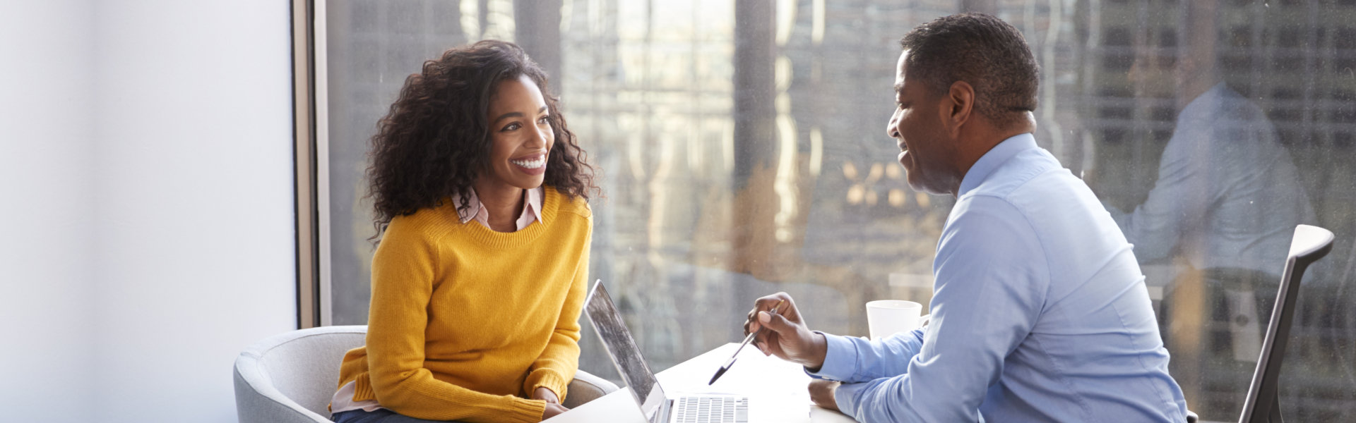 woman talking to the financial advisor